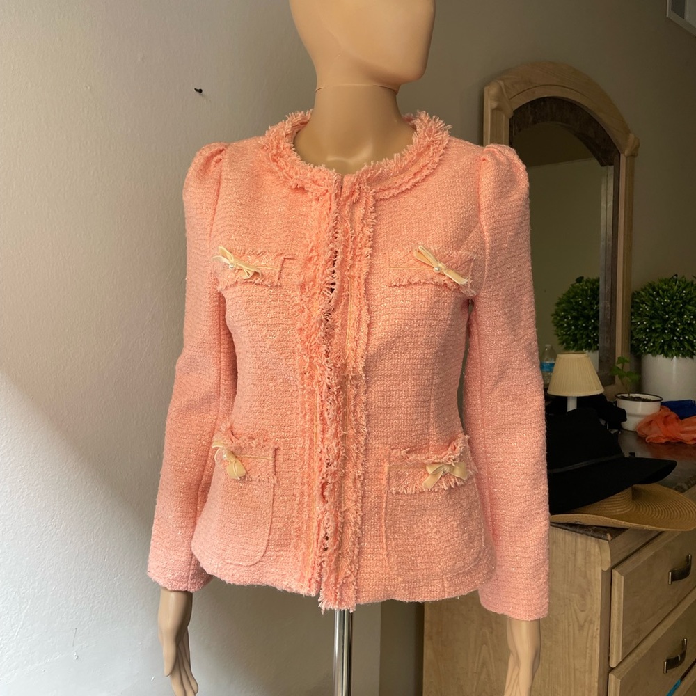 Stunning tweed rose peach silver metallic trim faux pearl and bow detail jacket